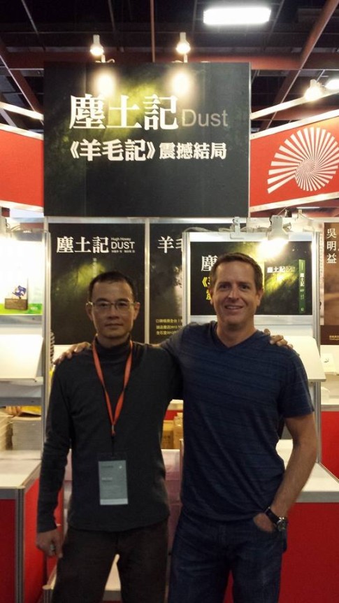 Hugh ze swoim wydawcą i tłumaczem w Tajwanie - Brianem.